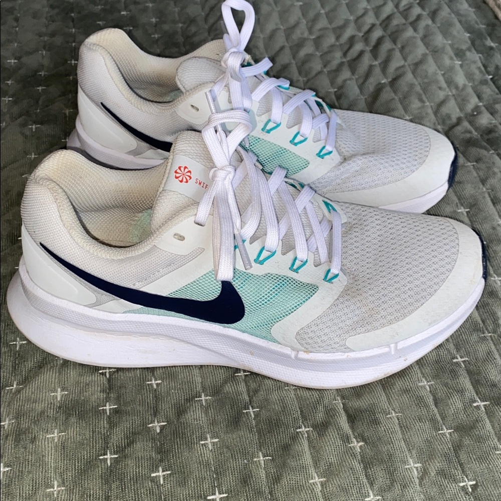 Nike Cream/White and Teal Running Shoes Swift 3